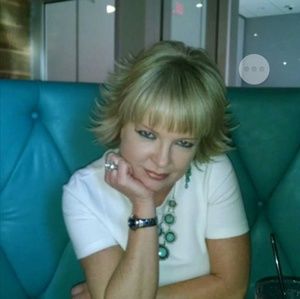 Meet your Posher, Dena